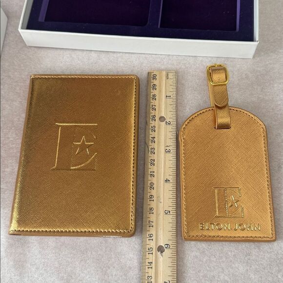 Elton John Gold Passport Holder Luggage Tag Travel Set - Picture 3 of 7